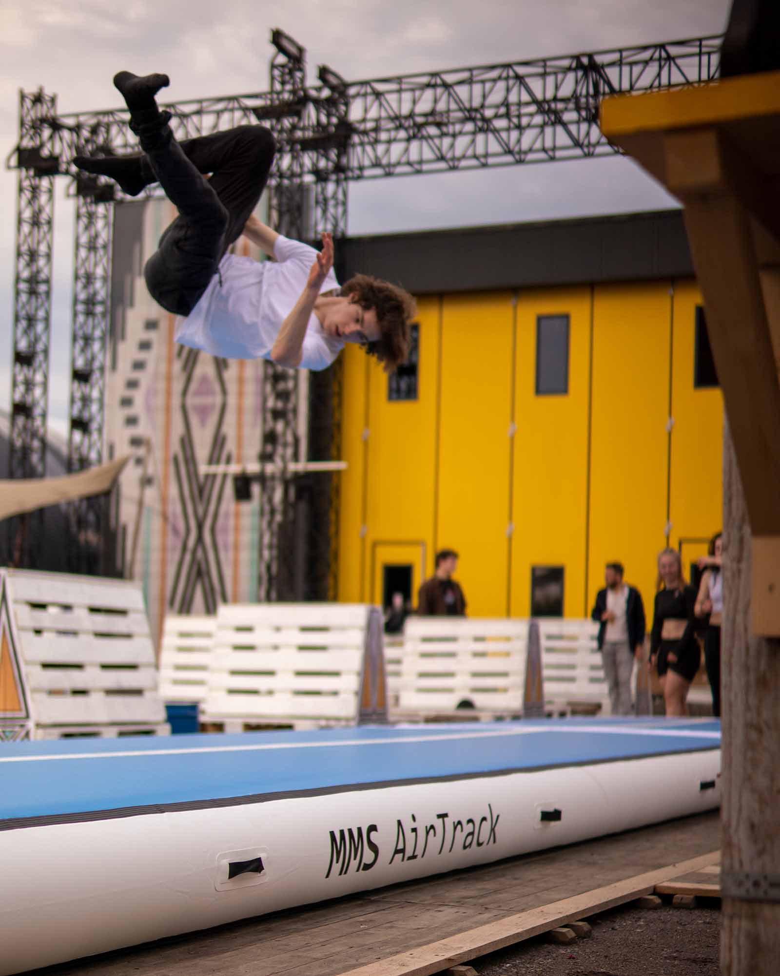 MMS Pro Airtrack action